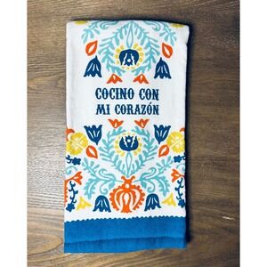 NEW Spirit of Love Cocino Con Mi‎ Corazon Kitchen Dish Towel White Blue Floral